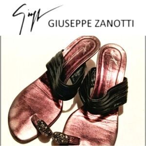 Giuseppe Zanotti Sandals rhinestone toe ri…